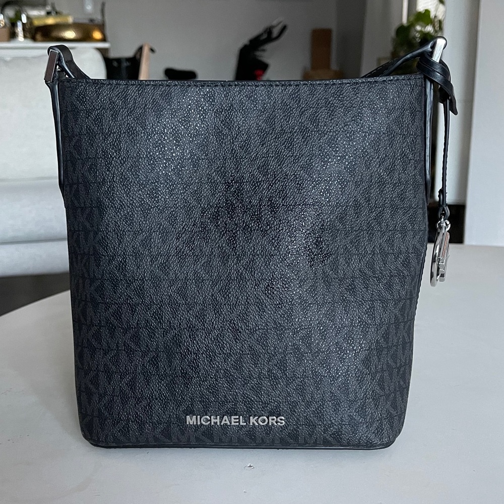 Michael Kors Bucket Bag